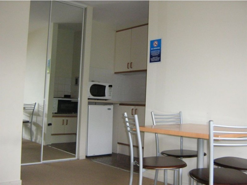 31/2877 Gold Coast Highway, Surfers Paradise QLD 4217