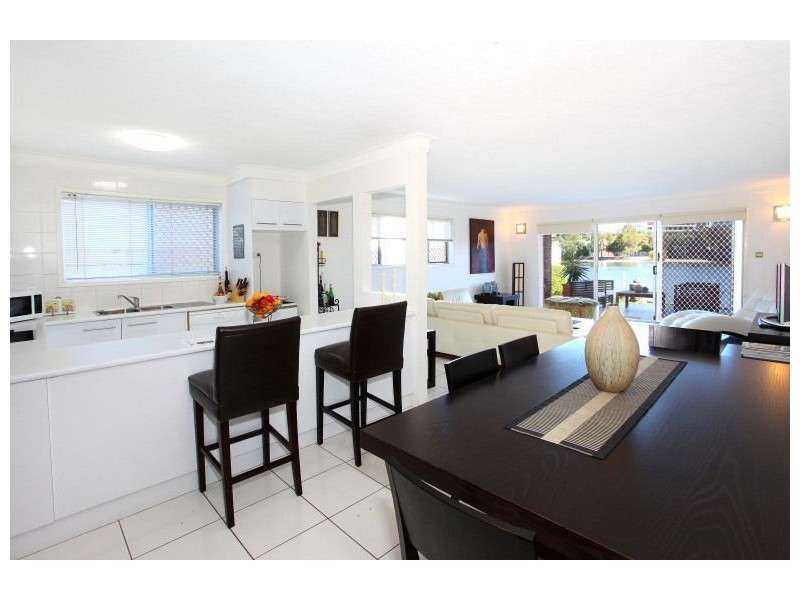 2/191 Stanhill Drive, Surfers Paradise QLD 4217