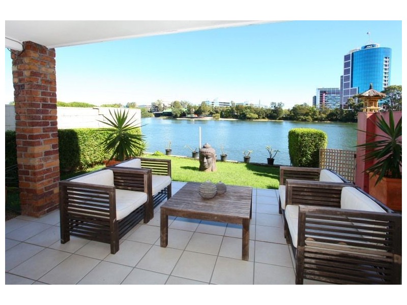 2/191 Stanhill Drive, Surfers Paradise QLD 4217
