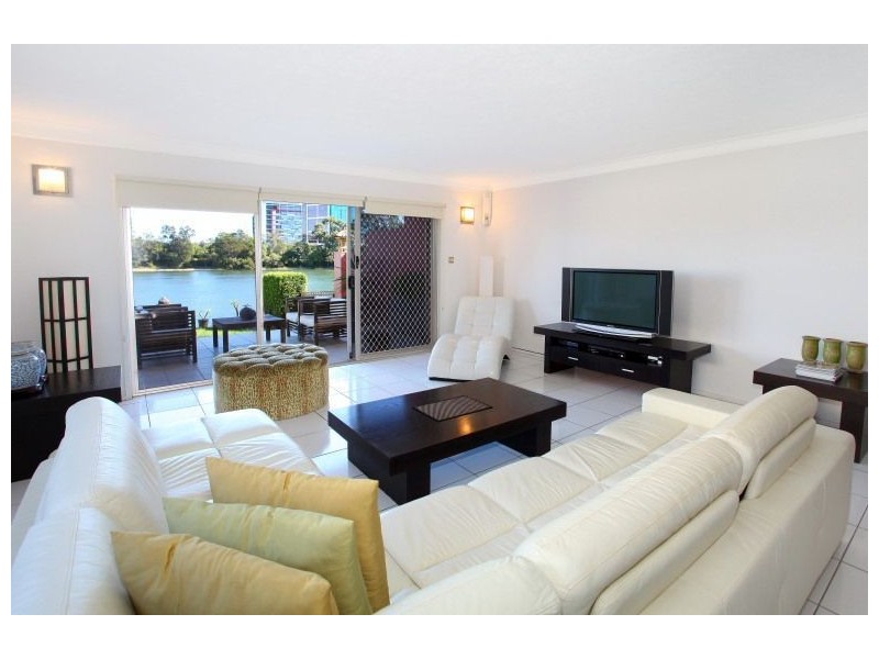 2/191 Stanhill Drive, Surfers Paradise QLD 4217