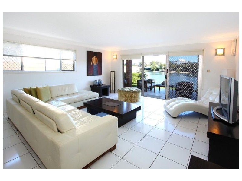 2/191 Stanhill Drive, Surfers Paradise QLD 4217