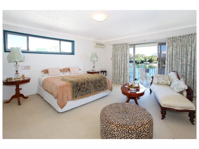 2/191 Stanhill Drive, Surfers Paradise QLD 4217