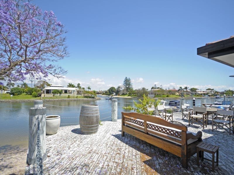 41 Allambi Avenue, Broadbeach Waters QLD 4218
