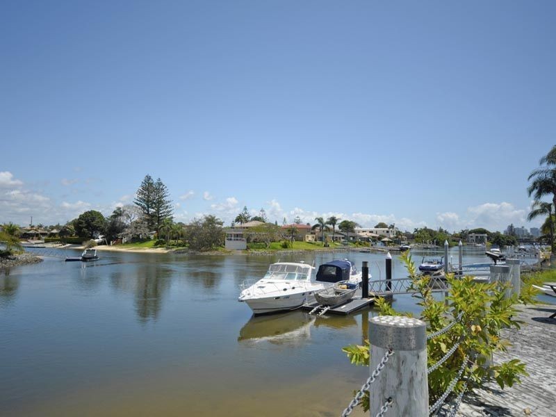 41 Allambi Avenue, Broadbeach Waters QLD 4218