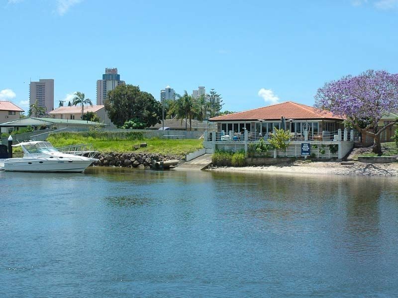 41 Allambi Avenue, Broadbeach Waters QLD 4218