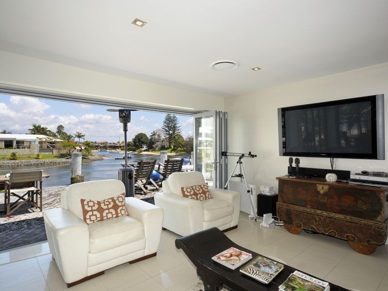 41 Allambi Avenue, Broadbeach Waters QLD 4218