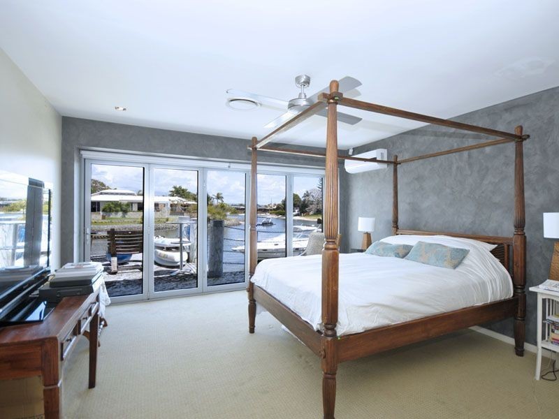 41 Allambi Avenue, Broadbeach Waters QLD 4218