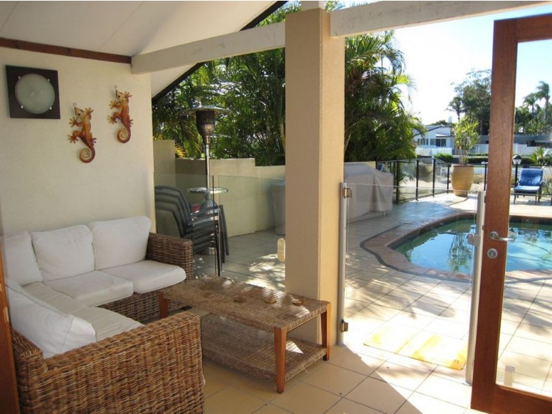 61 River Crescent, Broadbeach Waters QLD 4218