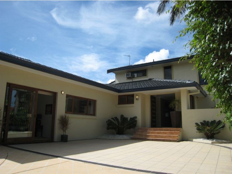 61 River Crescent, Broadbeach Waters QLD 4218