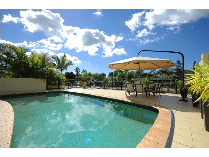 61 River Crescent, Broadbeach Waters QLD 4218