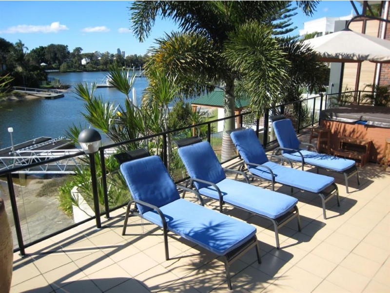 61 River Crescent, Broadbeach Waters QLD 4218