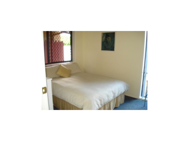 1/50 T E Peters Drive, Broadbeach Waters QLD 4218