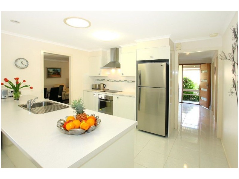 10 Evans Drive, Benowa QLD 4217