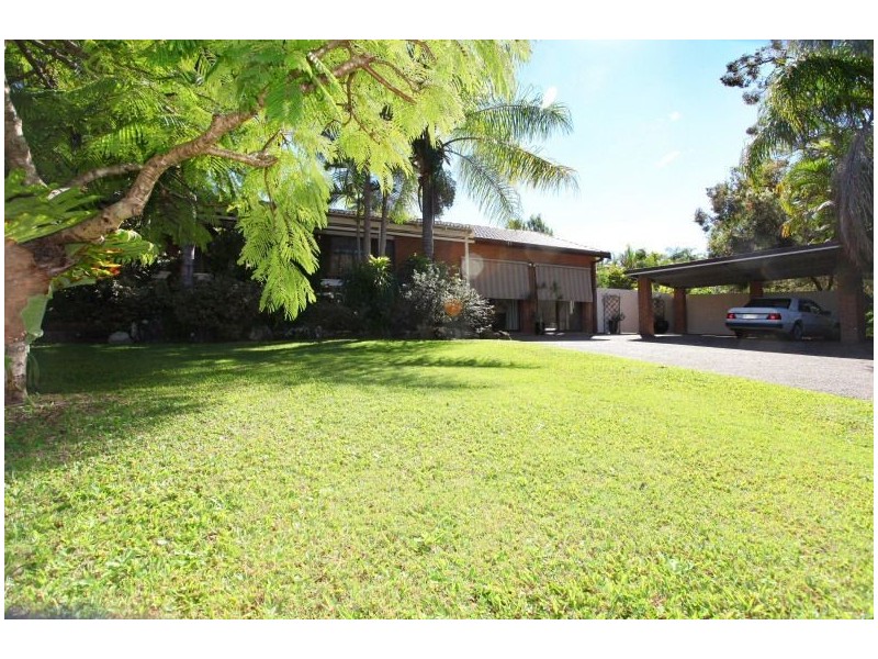 10 Evans Drive, Benowa QLD 4217