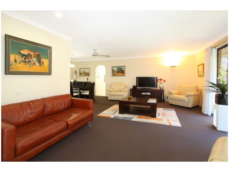 10 Evans Drive, Benowa QLD 4217