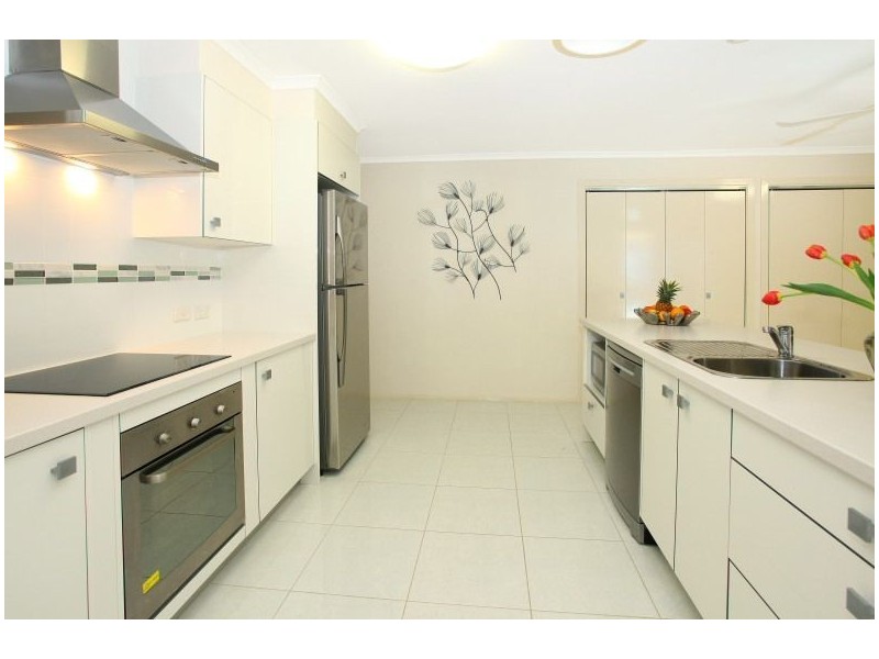 10 Evans Drive, Benowa QLD 4217