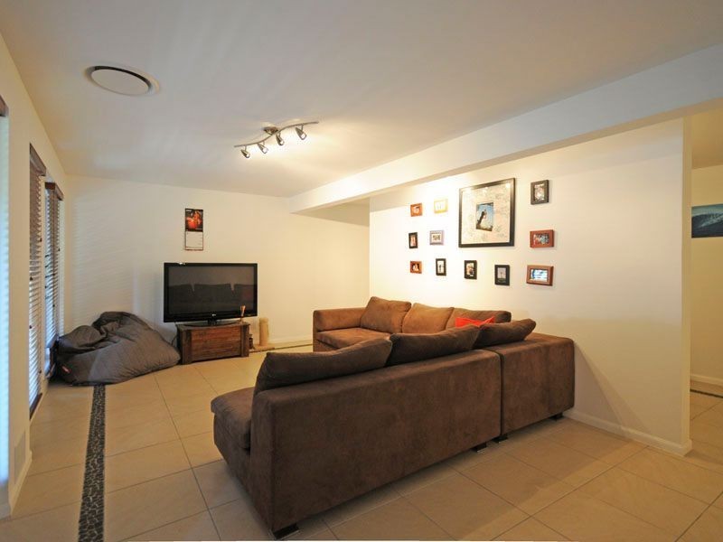 42 Yangoora Crescent, Ashmore QLD 4214