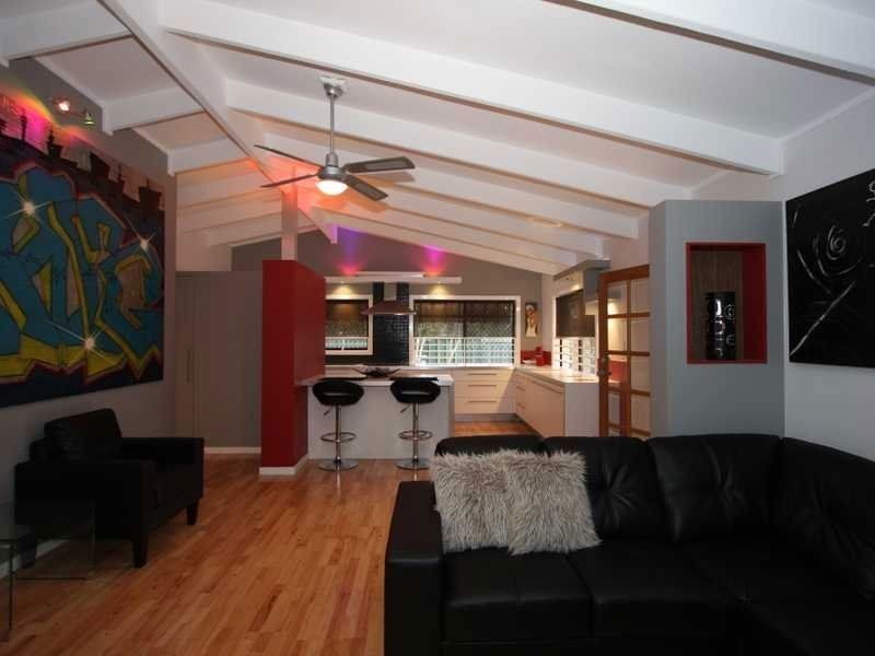 4 Theodore Place, Molendinar QLD 4214