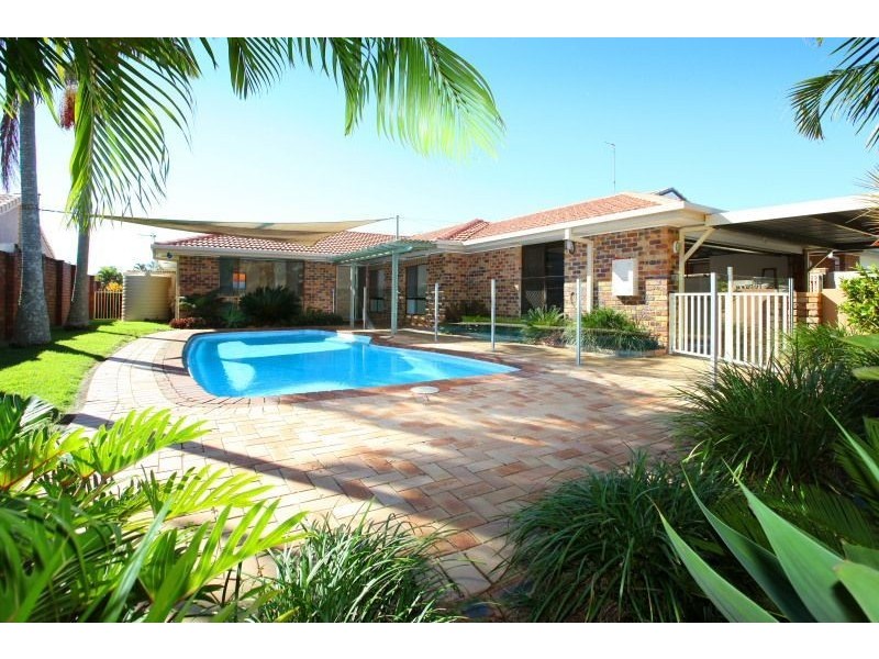 28 Pilot Court, Mermaid Waters QLD 4218