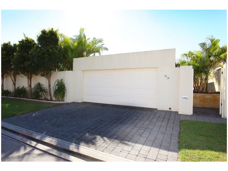 28 Pilot Court, Mermaid Waters QLD 4218
