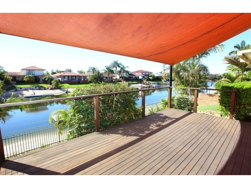 28 Pilot Court, Mermaid Waters QLD 4218