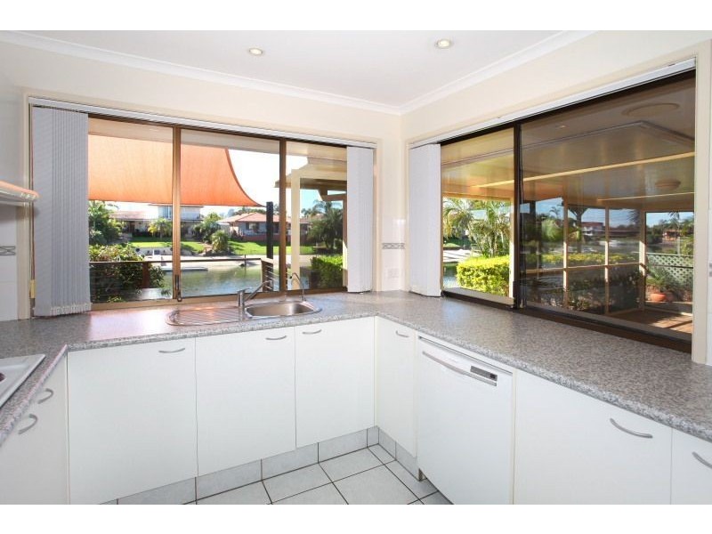 28 Pilot Court, Mermaid Waters QLD 4218