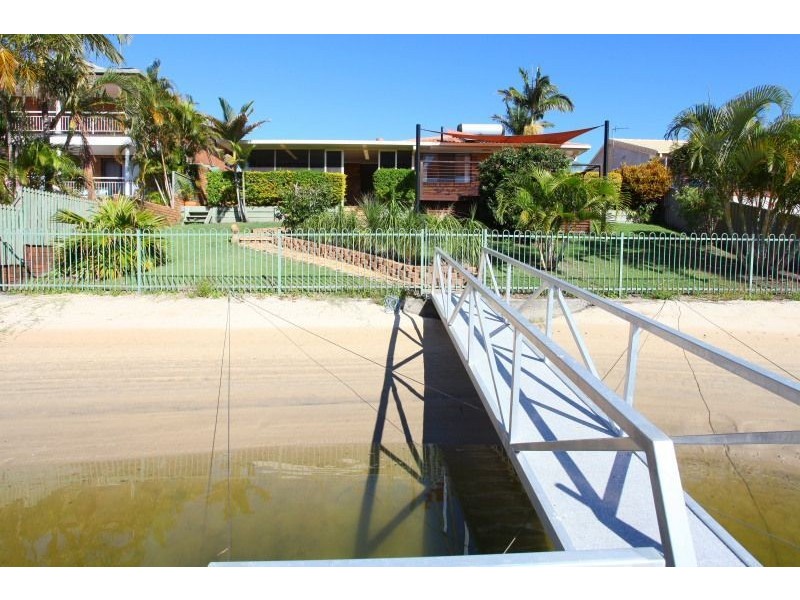28 Pilot Court, Mermaid Waters QLD 4218