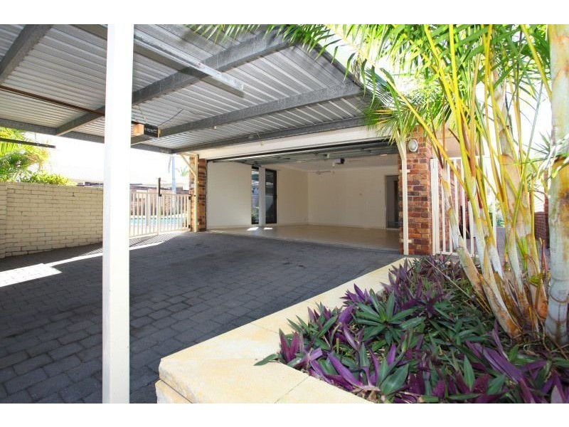 28 Pilot Court, Mermaid Waters QLD 4218