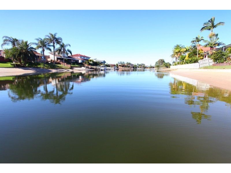 28 Pilot Court, Mermaid Waters QLD 4218