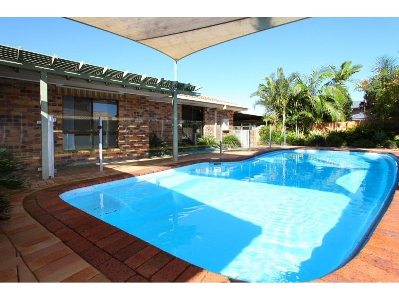 28 Pilot Court, Mermaid Waters QLD 4218