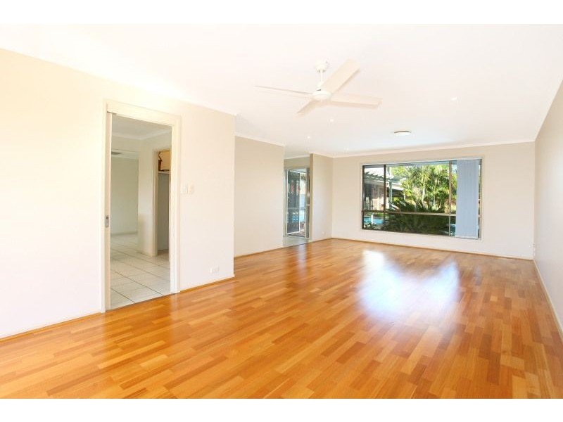 28 Pilot Court, Mermaid Waters QLD 4218