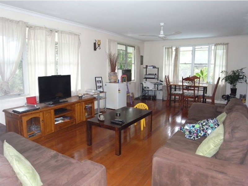 16 Petersen Avenue, Southport QLD 4215