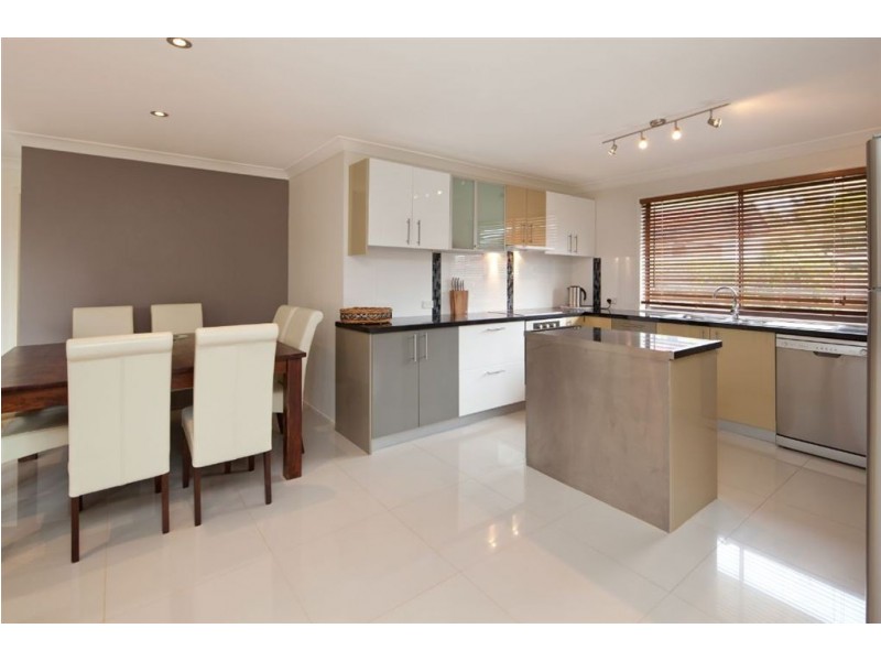 3 Palona Place, Ashmore QLD 4214