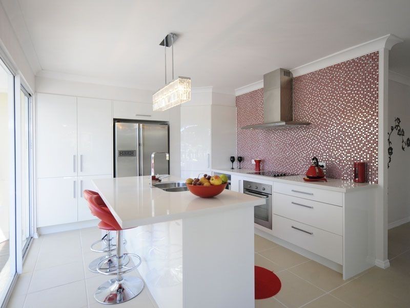 202 Rio Vista Blvd, Mermaid Waters QLD 4218