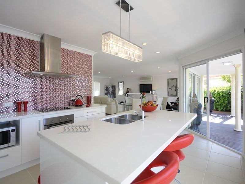 202 Rio Vista Blvd, Mermaid Waters QLD 4218