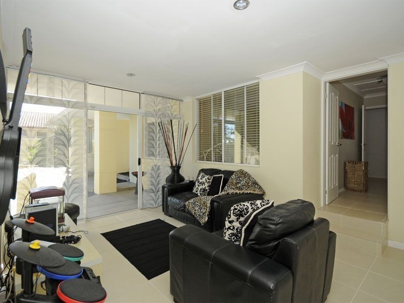 202 Rio Vista Blvd, Mermaid Waters QLD 4218