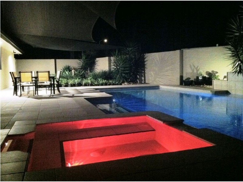 4 Reef Court, Mermaid Waters QLD 4218