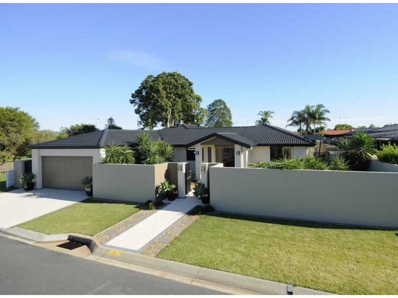 4 Reef Court, Mermaid Waters QLD 4218