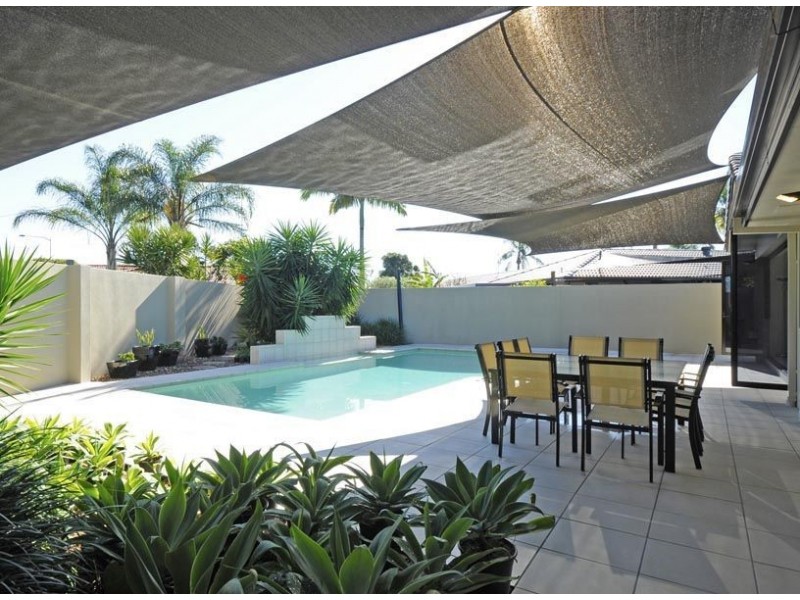 4 Reef Court, Mermaid Waters QLD 4218