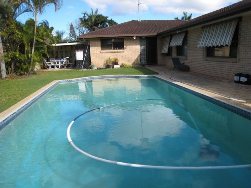 4 Coobowie Street, Broadbeach Waters QLD 4218