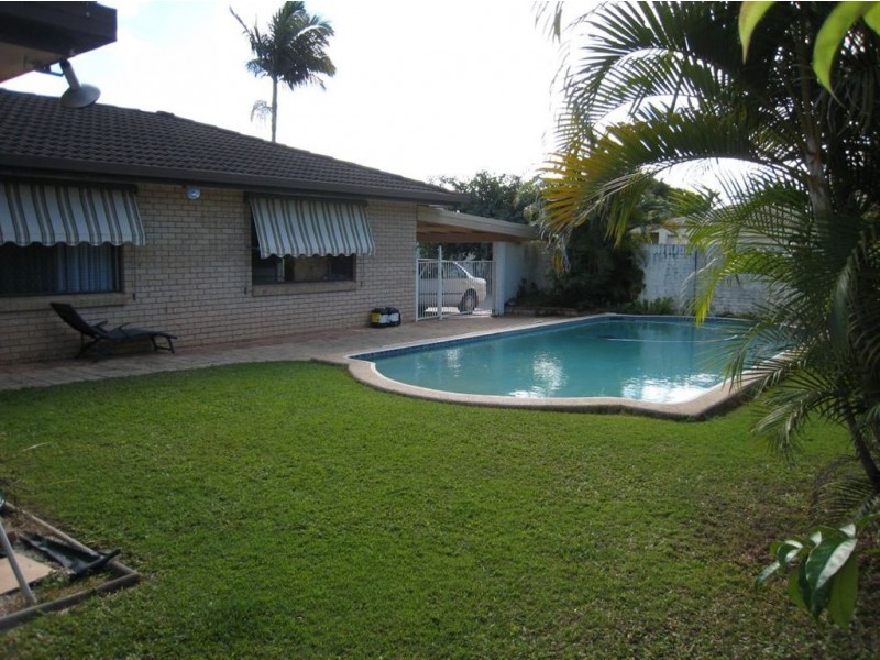 4 Coobowie Street, Broadbeach Waters QLD 4218