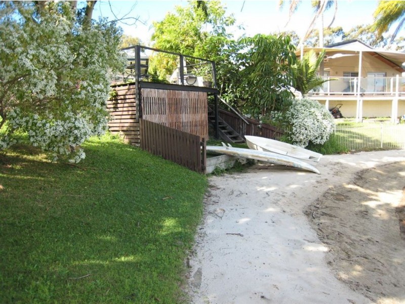 4 Coobowie Street, Broadbeach Waters QLD 4218