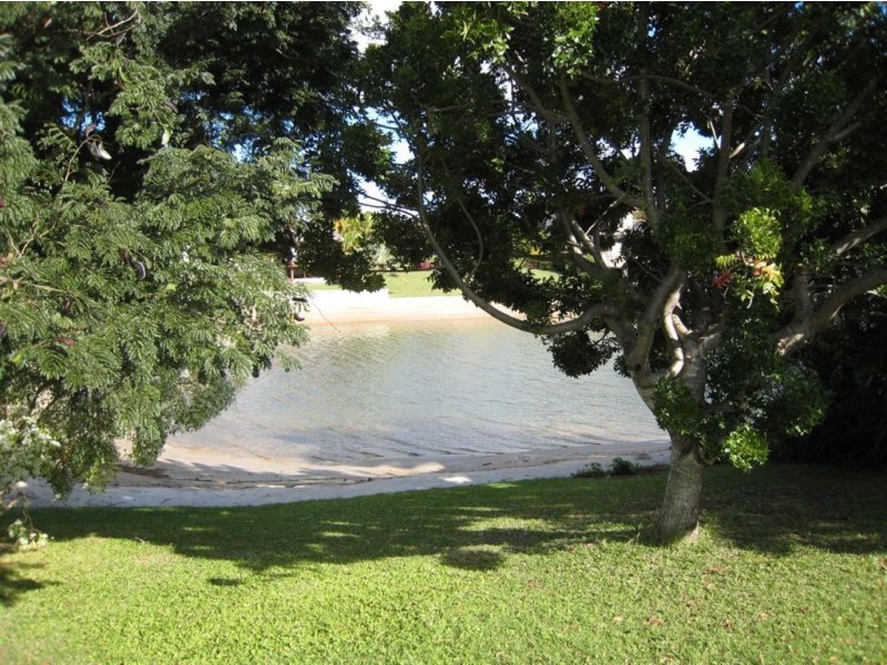 4 Coobowie Street, Broadbeach Waters QLD 4218