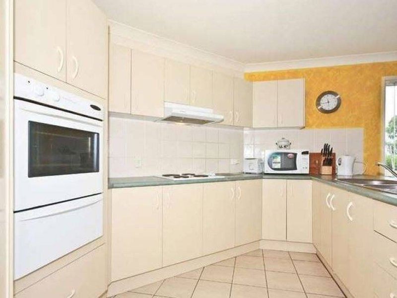 2 Paddington Drive, Carrara QLD 4211