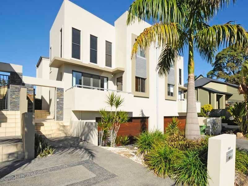 1/62 Heeb Street, Bundall QLD 4217