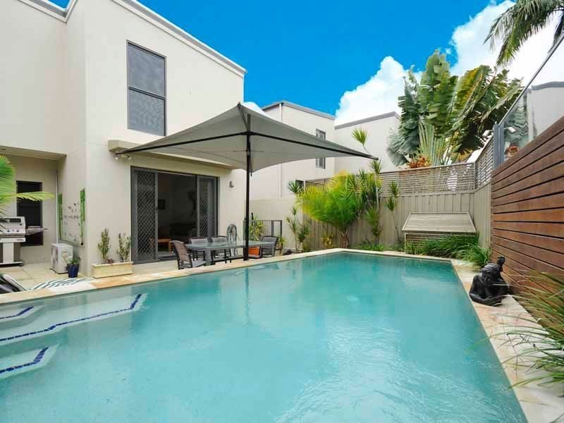 1/62 Heeb Street, Bundall QLD 4217