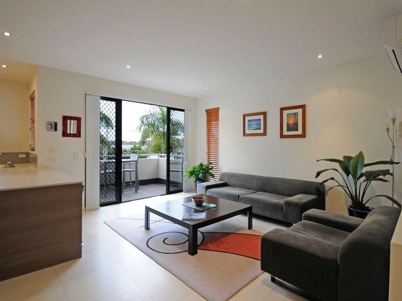 1/62 Heeb Street, Bundall QLD 4217