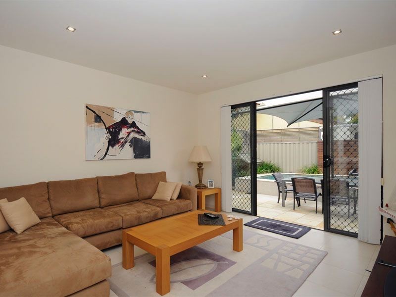 1/62 Heeb Street, Bundall QLD 4217