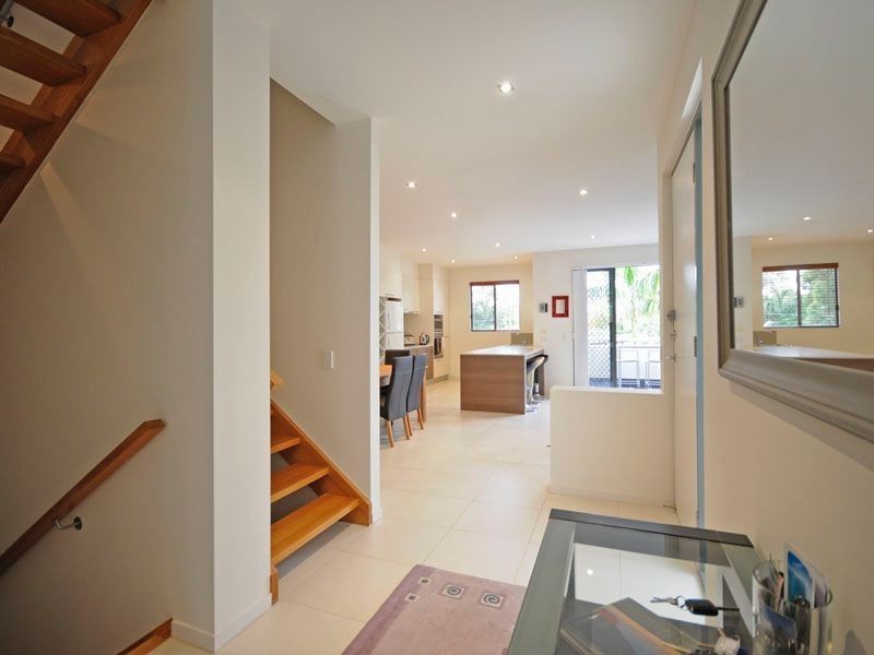 1/62 Heeb Street, Bundall QLD 4217