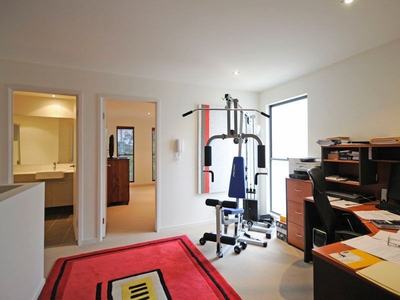 1/62 Heeb Street, Bundall QLD 4217